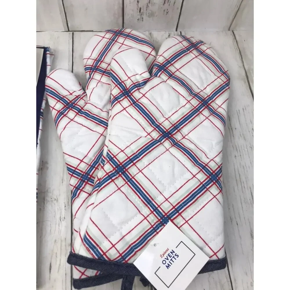 BBQ set of apron and oven mitts